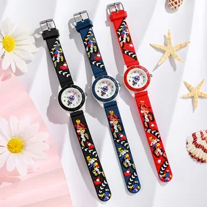 Drei Kinder-Quarzuhren mit Rennsportmotiven auf Silikonarmbändern im maritimen Stil