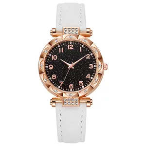 Dettaglio della cassa dell'orologio oro rosa con lunetta in cristallo e quadrante a stella