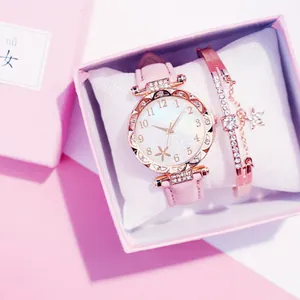 Elegante Orologio al Quarzo da Donna Con Quadrante Floreale E Bracciale Con Stella Marina In Strass Confezione Regalo