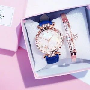 Set orologio al quarzo da donna e bracciale a stella con strass in confezione regalo