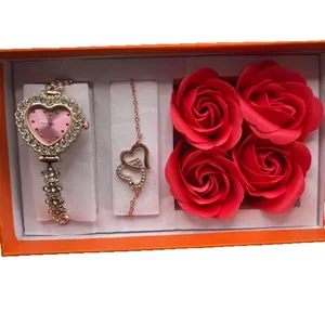 Damen Uhr und Herz Armband Geschenkset mit roten Rosen in einer eleganten orange Box