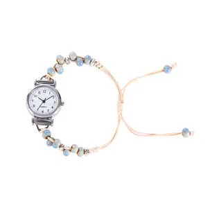 Montre tissée à perles minimaliste pour femme avec boîtier argenté et accents bleus
