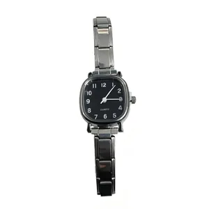 Montre quartz vintage à cadran carré avec bracelet élastique en acier inoxydable