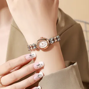 Montre à quartz élégante en or rose pour femme avec bracelet perlé et cadran strass
