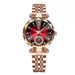 Montre femme or rose avec cadran rouge dégradé et verre facetté dans un ensemble de deux