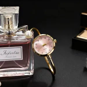 Montre bracelet perle pour femme avec cadran rose, boîtier doré et cristaux