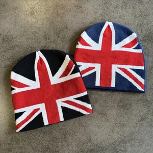 Gebreide wintermutsen met Britse vlagpatroon in rode, witte en blauwe kleurencombinaties