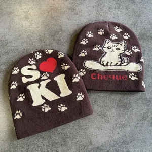 Berretti in maglia Y2K con lettere a cuore e ricamo gatto su skateboard in piano
