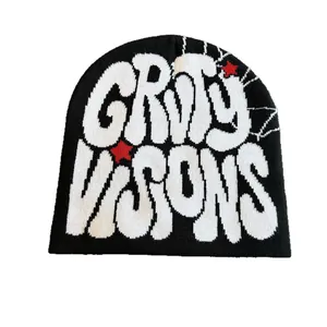 Berretto in maglia streetwear con scritte graffiti Gritty Visions in bianco e nero