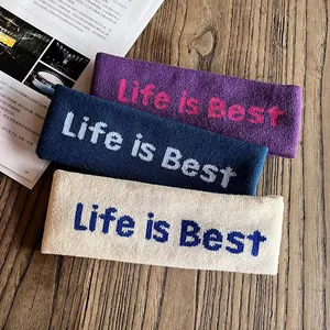 Lot de trois bandeaux de sport tricotés violets, bleu marine et beige avec texte Life is Best