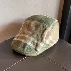 Vintage British style plaid flat cap in green and khaki wool blend for autumn and winter