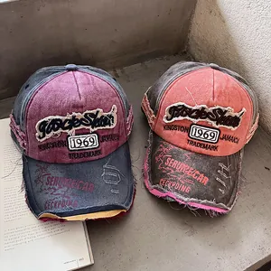 Casquette de baseball en toile délavée vintage avec bord usé et patchs brodés rétro