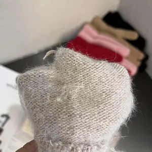 Dicke Plüsch-Strickhandschuhe für Damen in Grau mit weicher Textur aus Kaninchenfellimitat