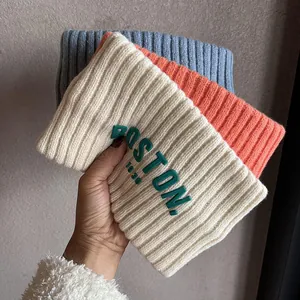 Bandeaux de sport en tricot bleu clair, rose et beige avec broderie de lettres Boston