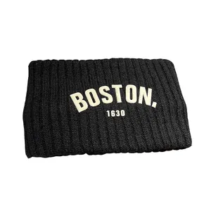 Bandeau en tricot côtelé noir avec broderie BOSTON 1630 blanche de style vintage