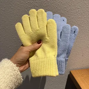 Strickhandschuhe in Gelb und Blau mit Rippbündchen und Touchscreen-Fingeröffnung