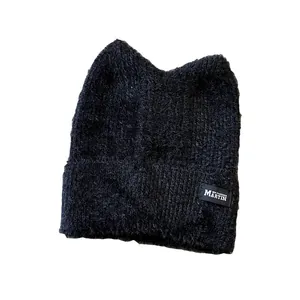 Süße schwarze Strickmütze mit Katzenohren für Damen aus flauschigem Plüsch mit Martin-Label