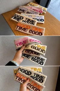 Détail du bandeau de sport en tricot avec lettres Good Time et largeur de 6cm élastique