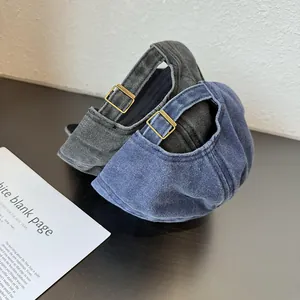 Vintage Baseball-Caps aus gewaschenem Denim in Dunkelgrau und Blau mit Metallschnalle