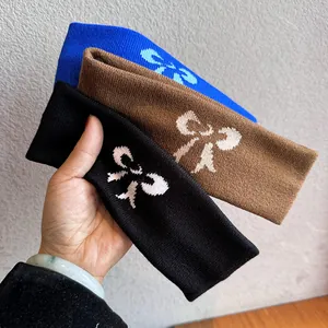 Drei Strickstirnbänder mit Schleife in Blau, Braun und Schwarz, hoch elastischer Stoff