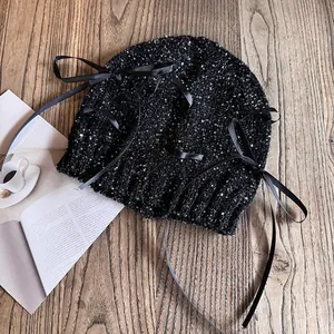 Damen Pailletten Strickmütze Beanie Funkelnd Koreanischer Stil Warme Kappe Mit Langen Satinbandschleifen Elegante Mode Schwarz