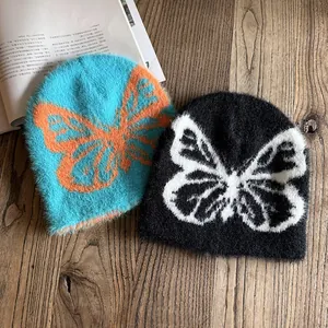 Flauschige Beanie-Mützen aus Nerzimitat mit Schmetterlingsmuster in Blau und Schwarz