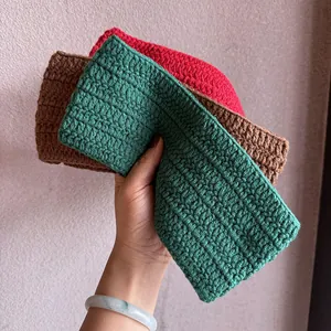 Handgefertigte strukturierte Strickstirnbänder in Grün, Braun und Rot für Damen