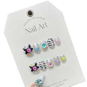 Set de uñas postizas cortas Y2K Little Monster con corazones y arte de ojos 3D