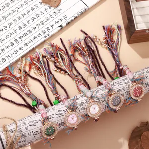 Montre bohème pour femme avec perles, strass et bracelet tissé à la main coloré