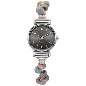 Reloj de cuarzo bohemio con pulsera de cuentas rosas y esfera gris sol para mujeres