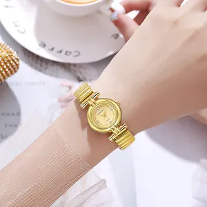Montre à quartz dorée pour femme avec cadran à strass et bracelet métallique fin
