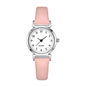 Reloj de cuarzo para mujer con correa de cuero rosa y caja redonda de metal plateado