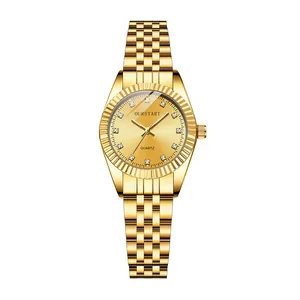 Orologio al quarzo dorato da uomo con indici in diamanti e lunetta zigrinata di lusso