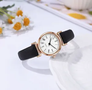 Montre à quartz élégante en or rose pour femme avec chiffres romains et bracelet noir chic