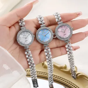 Montre à quartz élégante pour femme avec cadran en nacre et bracelet en perles doubles
