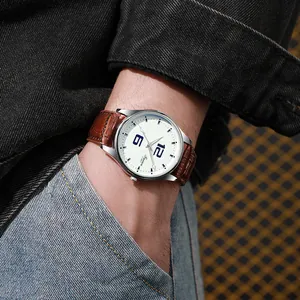 Quarzuhr für Herren mit braunem Lederarmband und silbernem Gehäuse mit blauen Ziffern