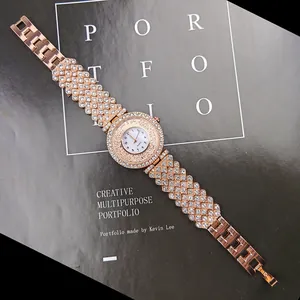 Orologio da donna di lusso in oro rosa con cinturino di strass e quadrante in cristallo