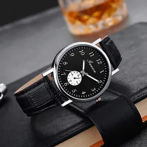 Orologio al Quarzo da Uomo alla Moda Cassa Tonda Sottoquadranti Decorativi Cinturino in Pelle PU Orologio da Polso Business
