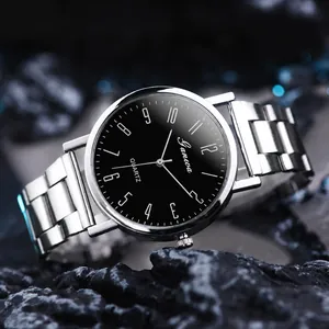 Minimalistische Herren Quarzuhr mit schwarzem Zifferblatt und Silber-Edelstahlarmband