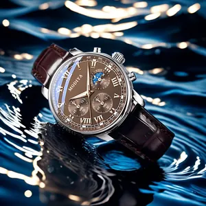 Nahaufnahme der Modiya Herren-Chronographenuhr mit römischen Ziffern auf blauem Wasserhintergrund