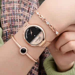 Nahaufnahme von Damenuhr und Armband-Set in Roségold mit schwarzen Steinen und Strass