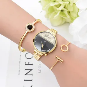 Nahaufnahme von goldenem Quarzuhr- und minimalistischem Armband-Set mit Kristallen