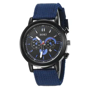 SOKI Montre à Quartz Décontractée pour Homme Calendrier à Trois Yeux Bracelet en Toile Militaire Boîtier en Alliage Mode Montre-Bracelet