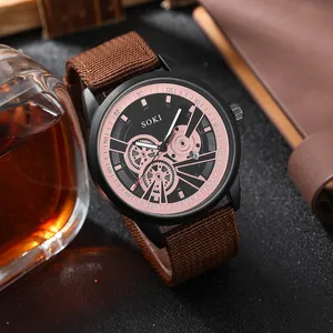 SOKI Herren Freizeit Sport Quarzuhr mit braunem Nylonarmband und schwarzem Metallgehäuse