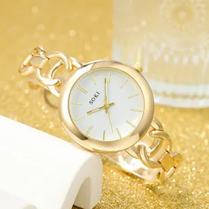 Elegante goldfarbene SOKI Damenuhr mit Kettenarmband und schlichtem weißem Zifferblatt