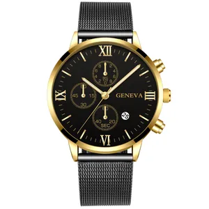 Dettaglio dell'orologio Geneva da uomo con cassa dorata, quadrante nero e cinturino a maglia