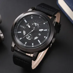Dettaglio macro dell'orologio SOKI nero da uomo con cinturino in pelle e cassa in metallo