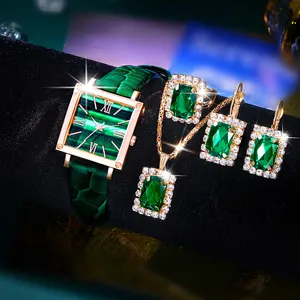 Parure de bijoux vert émeraude avec montre carrée, collier, bague et boucles d'oreilles