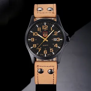 Militärische SOKI Quarzuhr mit schwarzem Zifferblatt und braunem Lederarmband