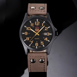 SOKI Militär-Quarzuhr mit schwarzem Gehäuse, braunem Lederarmband und Datumsanzeige